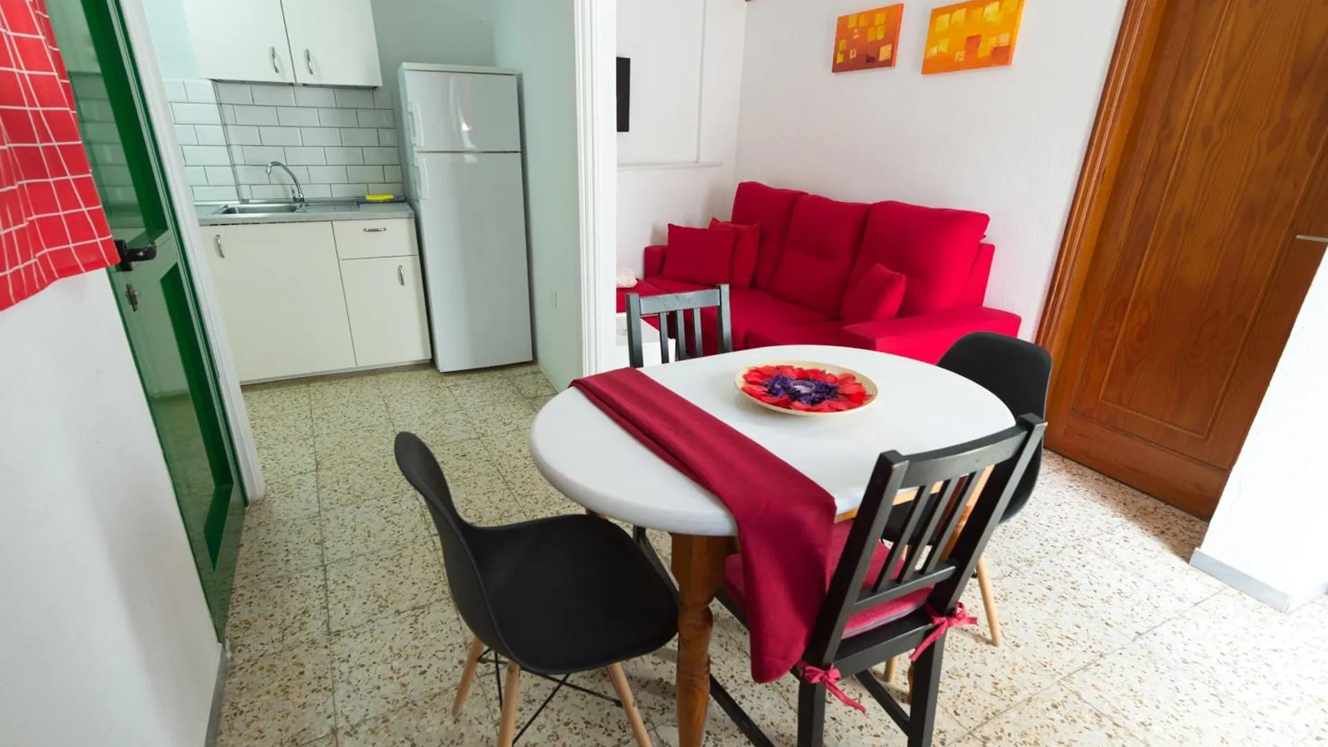 Сasa de vacaciones Apartamento Mar y Sol Tamaduste con terracita y barbacoa a 12 metros del mar